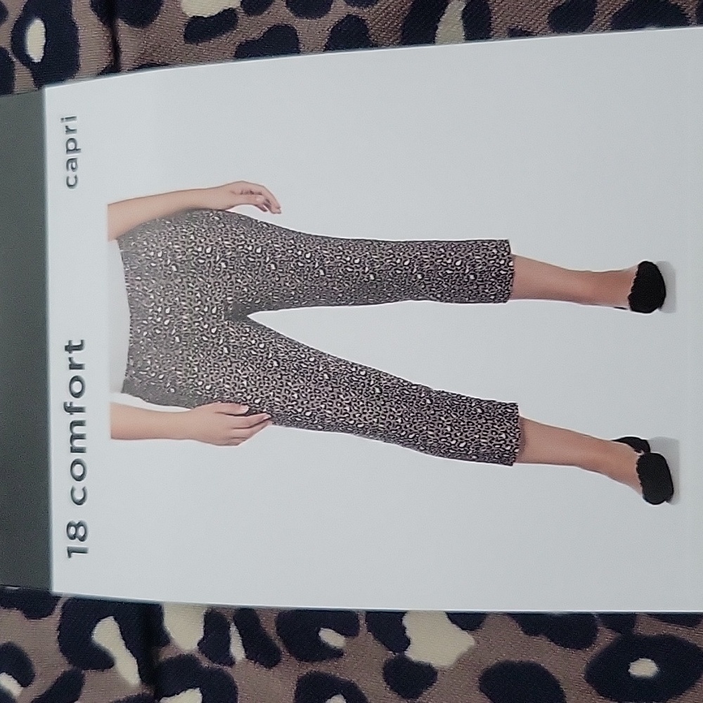 NWT Rafaella Capri